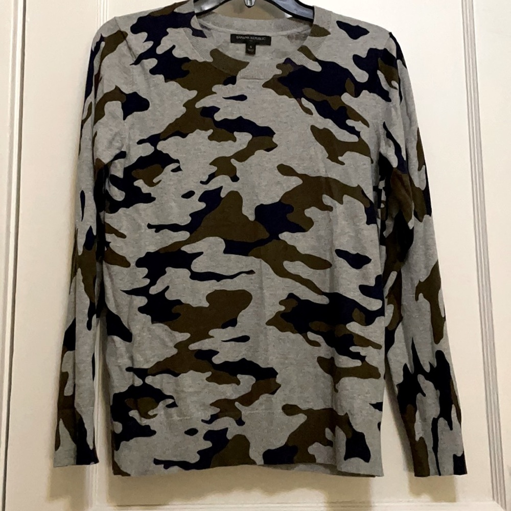 Banana Republic Factory lightweight camo sweater